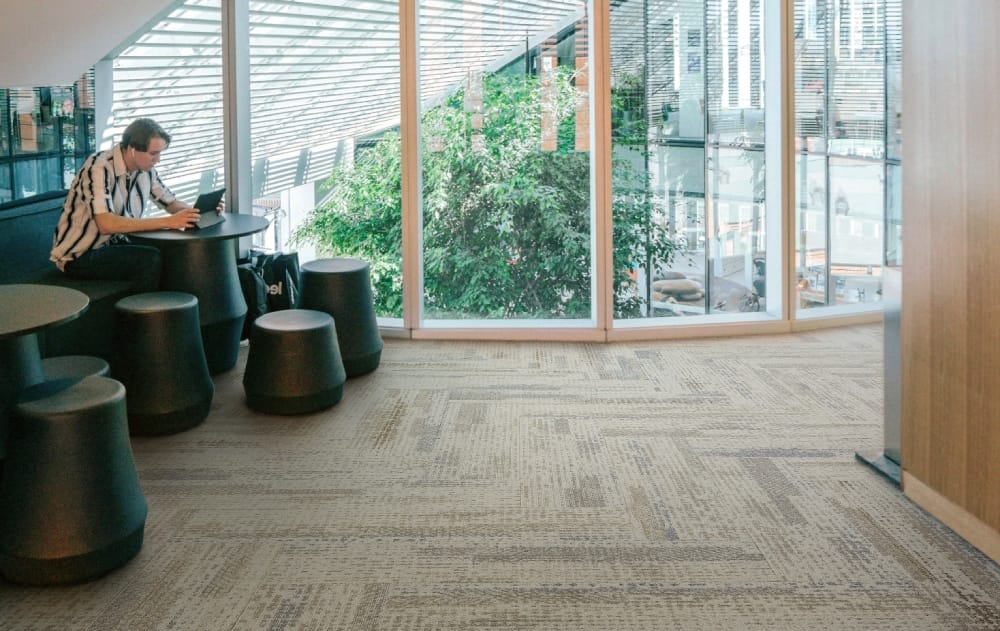 Cách sắp xếp Herringbone của Framework trong không gian thực tế